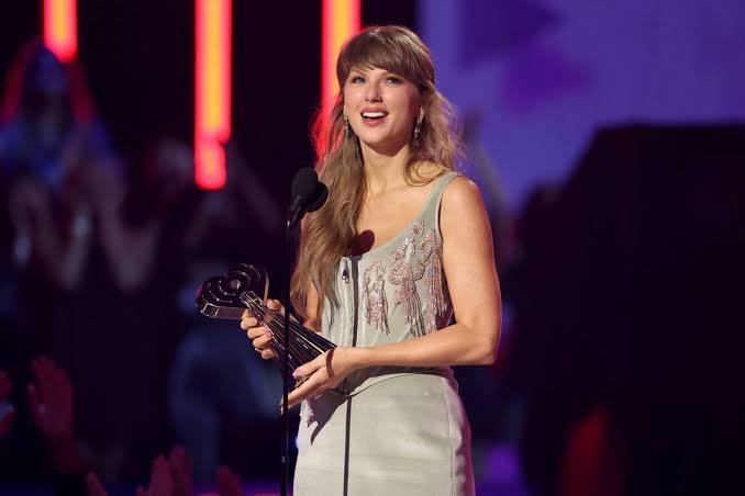 A red carpet arrival at the 2026 iHeartRadio Music Awards, representing the ceremony's blend of major wins and fashion coverage