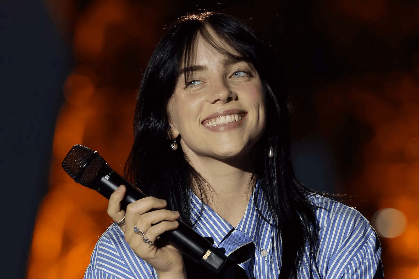 Billie Eilish performing live, illustrating her rise from bedroom recordings to major pop stardom