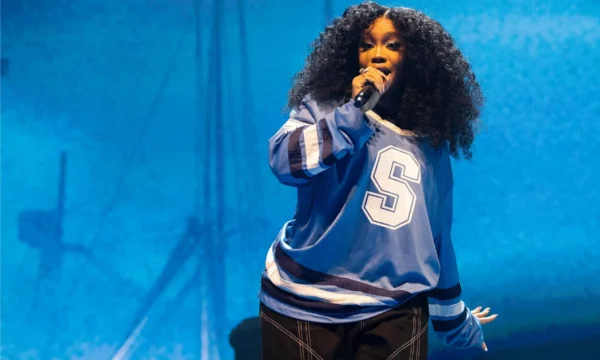 SZA performing live on stage, representing her gradual rise to the top of contemporary R&B
